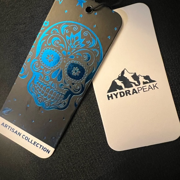 Hydrapeak Tumbler Skull 2024 Artisan Collection NWT - Picture 2 of 5